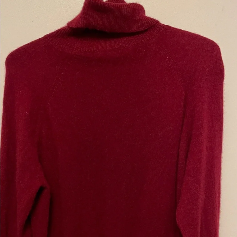 White + Warren Burgundy Cashmere Turtleneck Sweater Size Large - Picture 9 of 10